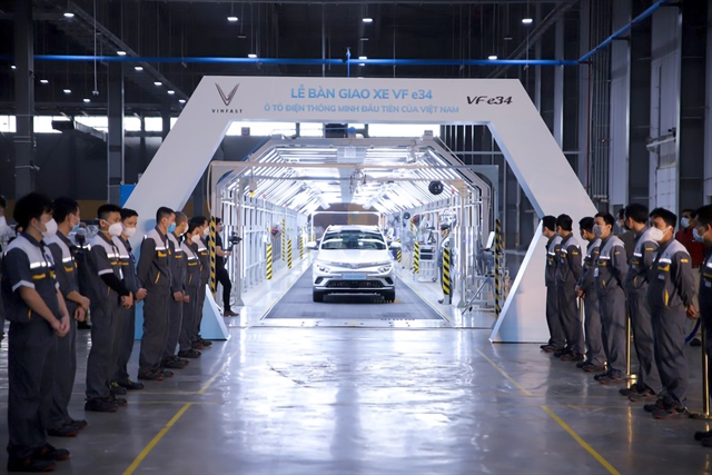 VinFast sparks electric car race in Việt Nam